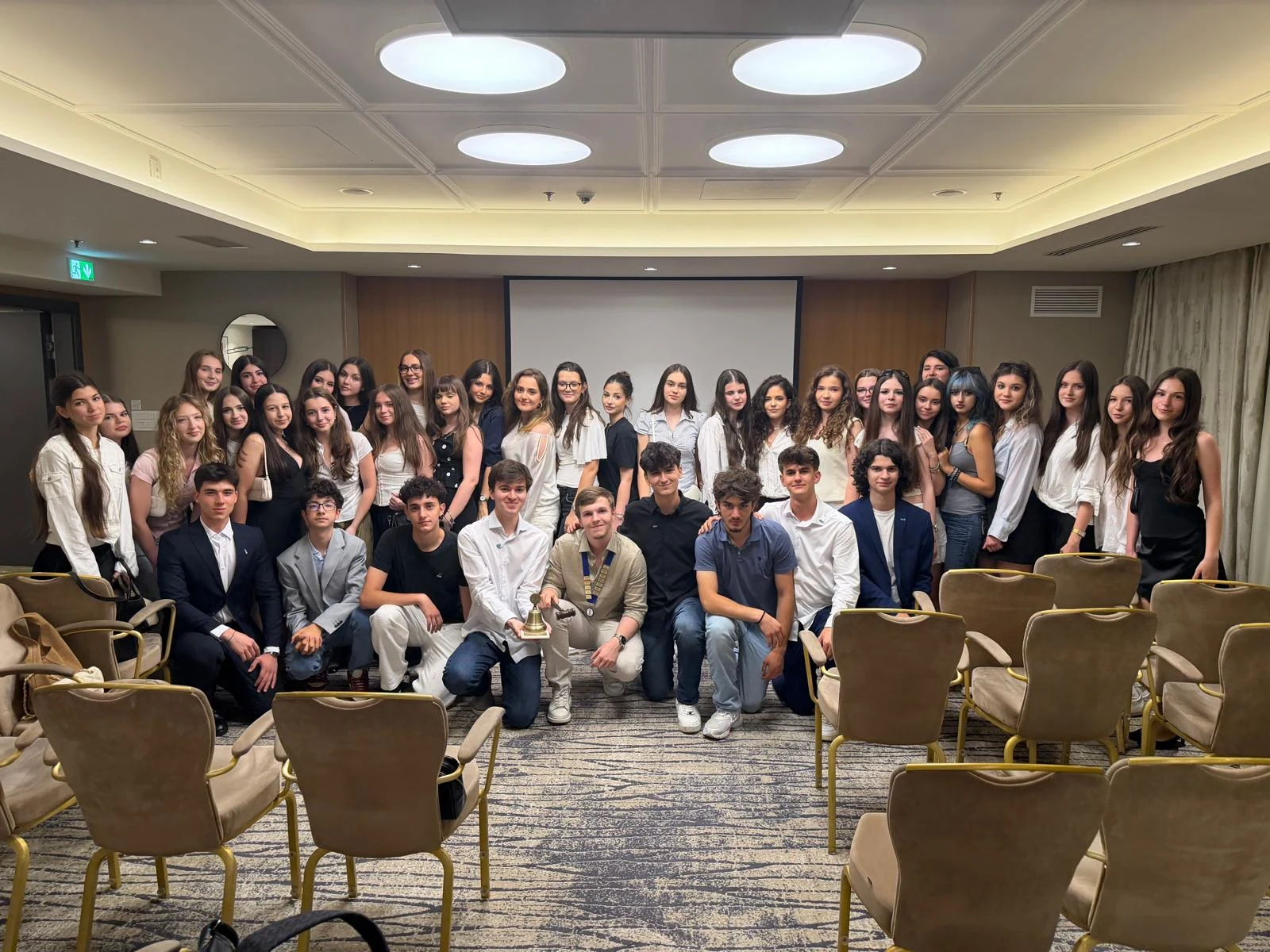 Echipa de voluntari Interact Sf. Sava împreună seara după un eveniment
