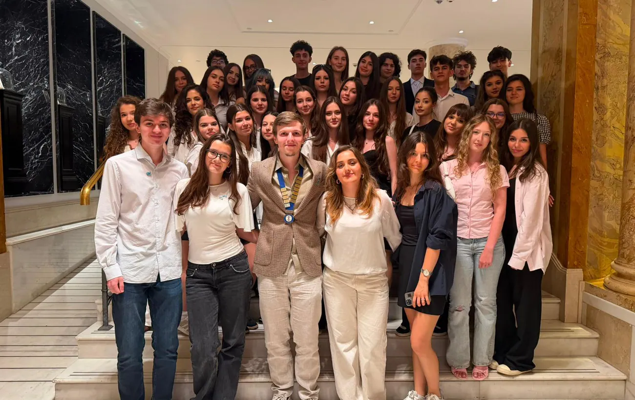 Generația de azi a board-ului Interact Sf. Sava, o echipă tânără la un eveniment plin, 2026